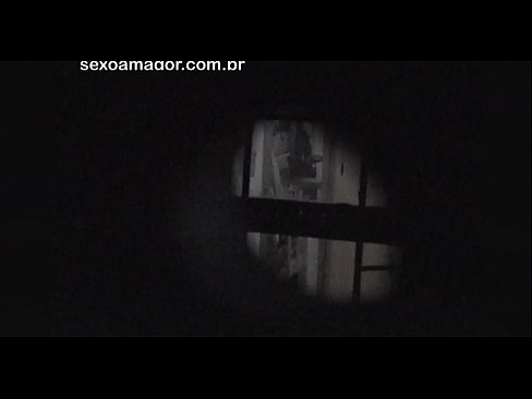 ❤️ Blondie bi dizî ji hêla dengbêjek taxê ve ku li pişt kerpîçên vala veşartiye, vîdyoyek tê kişandin ☑ Pornoya anal li ku.amourpassionfever.ru ﹏